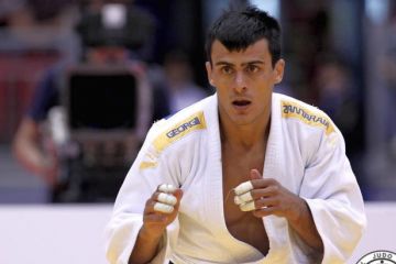 Неизвестные подожгли автомобиль лучшего дзюдоиста Украины Неизвестные подожгли автомобиль лучшего дзюдоиста Украины