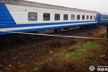 ​В Миколаєві неповнолітня дівчина потрапила під потяг , поліція встановлює обставини