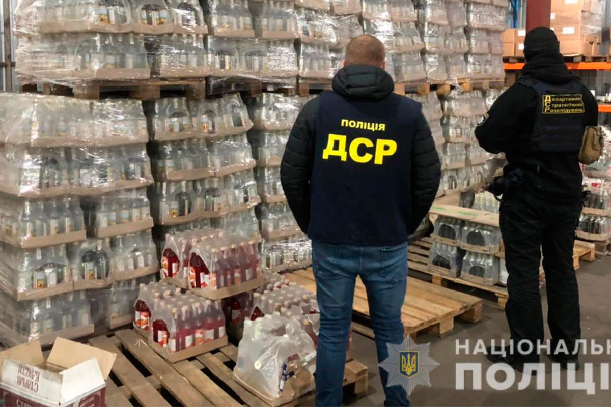 Величезну кількість контрафактного алкоголю знайшли на Одещині Величезну кількість контрафактного алкоголю знайшли на Одещині