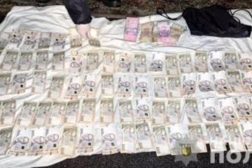 На Вінниччині правоохоронці затримали групу, що викрала 220 тисяч гривень На Вінниччині правоохоронці затримали групу, що викрала 220 тисяч гривень
