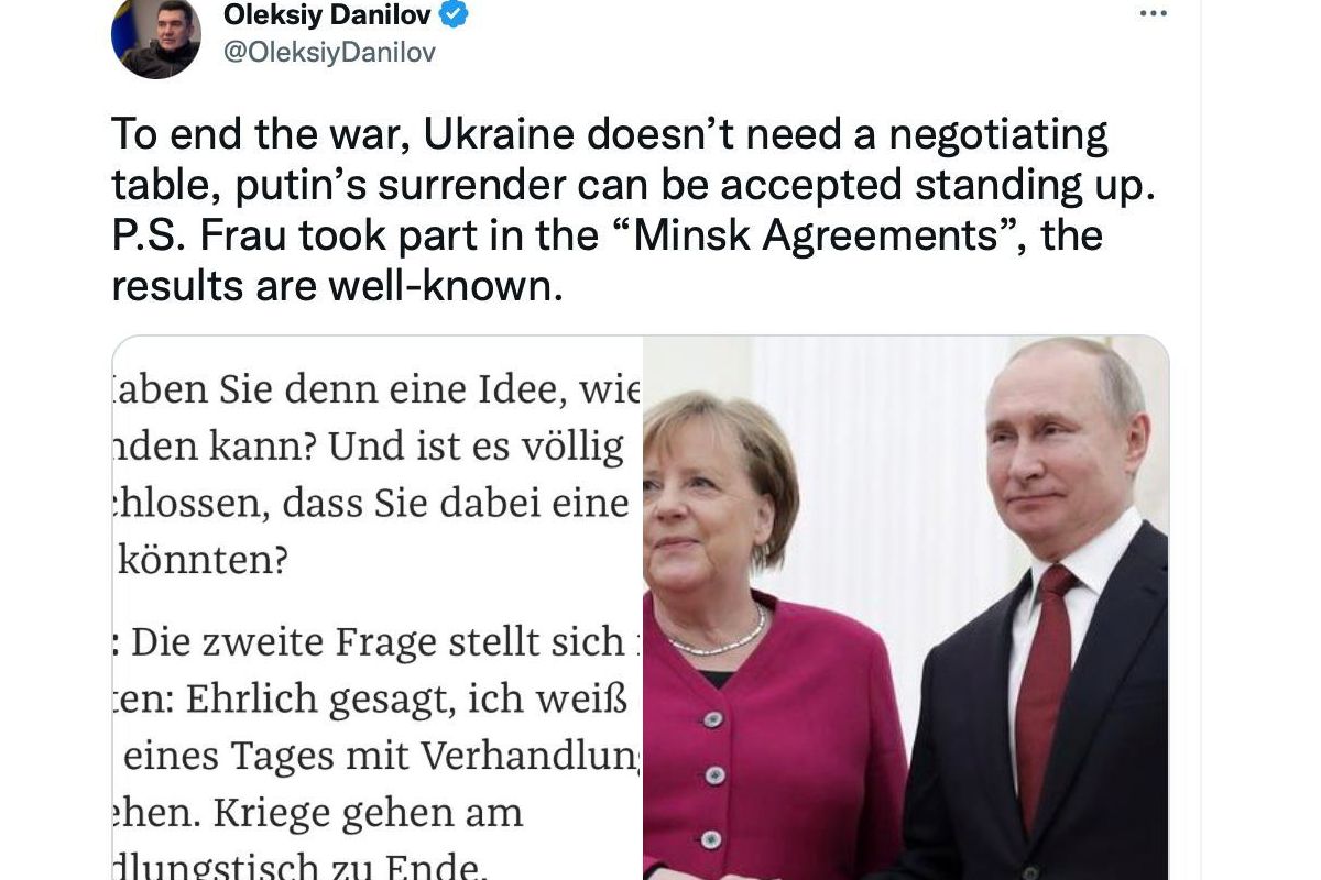 Для припинення війни Україні не потрібен стіл переговорів, капітуляцію путіна можна прийняти стоячи