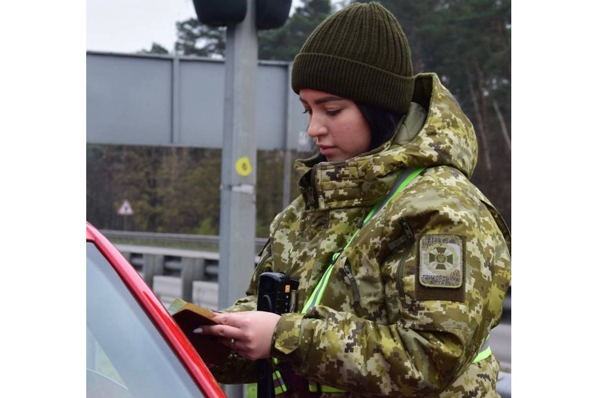 Прикордонники затримали молоду колаборантку, яка їхала до Києва