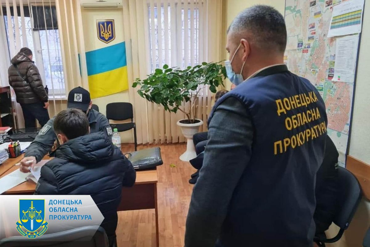6000 грн щомісячно - повідомлено про підозру трьом поліцейським, які вимагали хабарі у підприємця з Краматорська 6000 грн щомісячно - повідомлено про підозру трьом поліцейським, які вимагали хабарі у підприємця з Краматорська