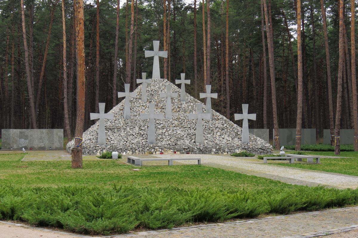 СЕРГІЙ ТРИМБАЧ: «Коли б усі одурені прозріли, коли б усі убиті ожили…» (В.Симоненко)