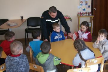“Діти, будьте обережними!” – вогнеборці з Новомосковську проводять виховання дітей! “Діти, будьте обережними!” – вогнеборці з Новомосковську проводять виховання дітей!