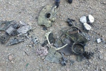 Уламки ракети пошкодили авто та дах приватного будинку в Голосіївському районі Уламки ракети пошкодили авто та дах приватного будинку в Голосіївському районі