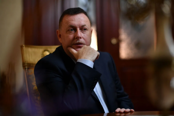 Встреча наших корреспондентов с известным украинским аналитиком, политическим экспертом, писателем и поп-исполнителем Игорем Мизрахом превратилась в разговор о самом важном на сегодняшний день Встреча наших корреспондентов с известным украинским аналитиком, политическим экспертом, писателем и поп-исполнителем Игорем Мизрахом превратилась в разговор о самом важном на сегодняшний день