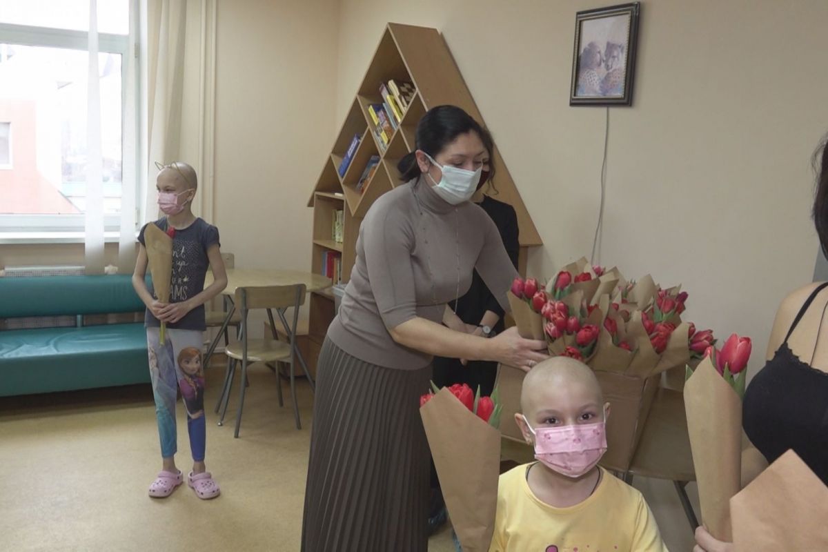 Квіти до свята 8 березня жінкам обласної дитячої клінічної лікарні Квіти до свята 8 березня жінкам обласної дитячої клінічної лікарні
