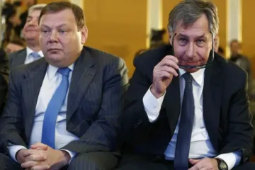 ​Путінські олігархи Фрідман і Авен продають свої частки в Альфа-Банку щоб позбавитись санкцій