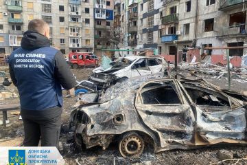 11 осіб поранено, серед яких підліток – прокурори фіксують наслідки чергової атаки окупантів на Мирноград 11 осіб поранено, серед яких підліток – прокурори фіксують наслідки чергової атаки окупантів на Мирноград