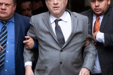 Відомий продюсер Харві Вайнштейн, що наразі є засудженим за сексуальні домагання, вилікувався від коронавірусу Відомий продюсер Харві Вайнштейн, що наразі є засудженим за сексуальні домагання, вилікувався від коронавірусу