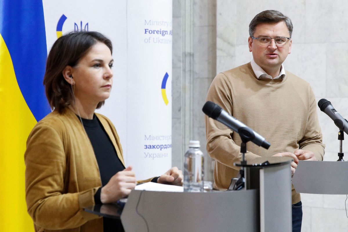 Російське вторгнення в Україну : час зробити наступний крок і забрати Україну додому, надавши їй статус кандидата на членство у Європейському Союзі Російське вторгнення в Україну : час зробити наступний крок і забрати Україну додому, надавши їй статус кандидата на членство у Європейському Союзі