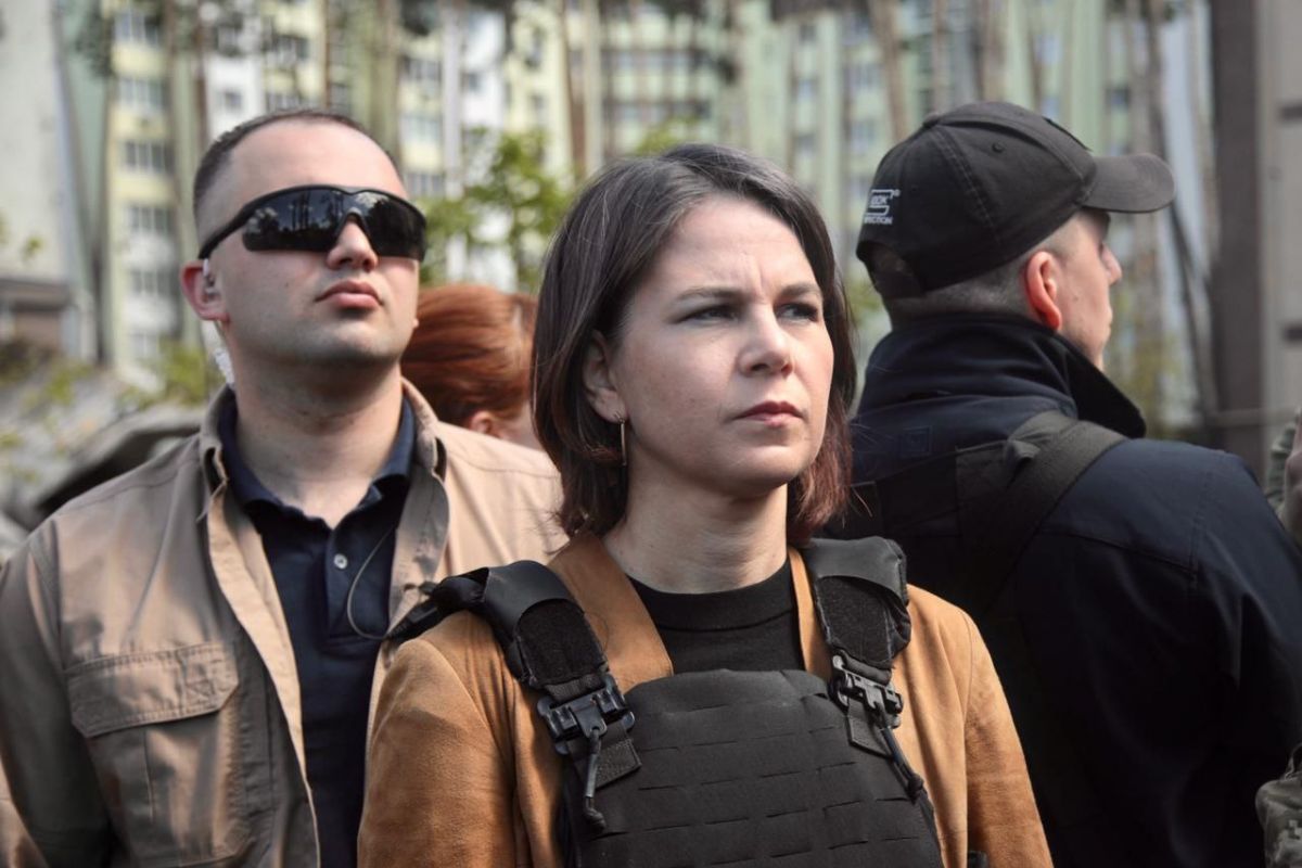 Російське вторгнення в Україну : Київщина сьогодні вітала ще одну європейську делегацію на чолі з Міністеркою закордонних справ Федеративної Республіки Німеччина Анналеною Бербок. Російське вторгнення в Україну : Київщина сьогодні вітала ще одну європейську делегацію на чолі з Міністеркою закордонних справ Федеративної Республіки Німеччина Анналеною Бербок.
