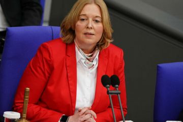 Російське вторгнення в Україну : Президентка Бундестагу Бербель Бас підтримує вступ України до ЄС у найближчому майбутньому. Російське вторгнення в Україну : Президентка Бундестагу Бербель Бас підтримує вступ України до ЄС у найближчому майбутньому.