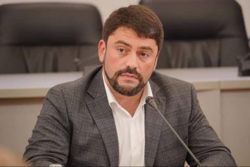 Нардеп Трубіцин, котрий вимагав хабарі, потрапив у розшук за крадіжку цінних книг у Вірменії Нардеп Трубіцин, котрий вимагав хабарі, потрапив у розшук за крадіжку цінних книг у Вірменії