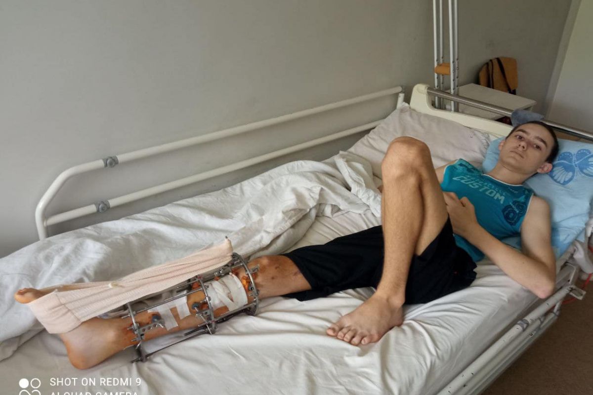 Командувач Обʼєднаних Сил ЗСУ Наєв допоміг постраждалому від окупантів українцю (фото) Командувач Обʼєднаних Сил ЗСУ Наєв допоміг постраждалому від окупантів українцю (фото)