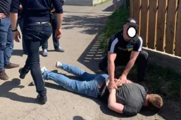 ​В Одесі на «гарячому» затримали співробітника Держмитслужби за систематичне вимагання та отримання хабарів 