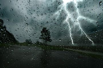 В Україні знову непогода, оголошено штормове попередження В Україні знову непогода, оголошено штормове попередження