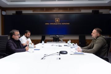 Андрій Єрмак зустрівся з президентом організації «Яхад-Ін Унум», яка збирає докази воєнних злочинів Росії в Україні Андрій Єрмак зустрівся з президентом організації «Яхад-Ін Унум», яка збирає докази воєнних злочинів Росії в Україні