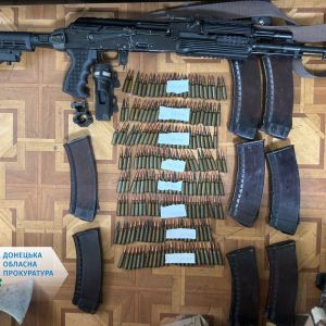 Облаштував у квартирі схрон з боєприпасами – викрито мешканця Добропілля Облаштував у квартирі схрон з боєприпасами – викрито мешканця Добропілля