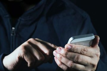 Телефонний шахрай, який ошукав людей на 50 тисяч доларів США, постане перед судом Телефонний шахрай, який ошукав людей на 50 тисяч доларів США, постане перед судом