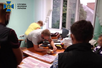СБУ викрила керівництво Пенсійного фонду Хмельниччини на масштабному привласненні премій підлеглих СБУ викрила керівництво Пенсійного фонду Хмельниччини на масштабному привласненні премій підлеглих