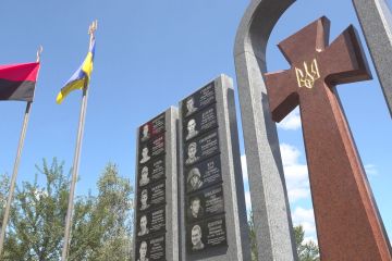 Пам’ятник героям відкрили у П’ятихатках Пам’ятник героям відкрили у П’ятихатках