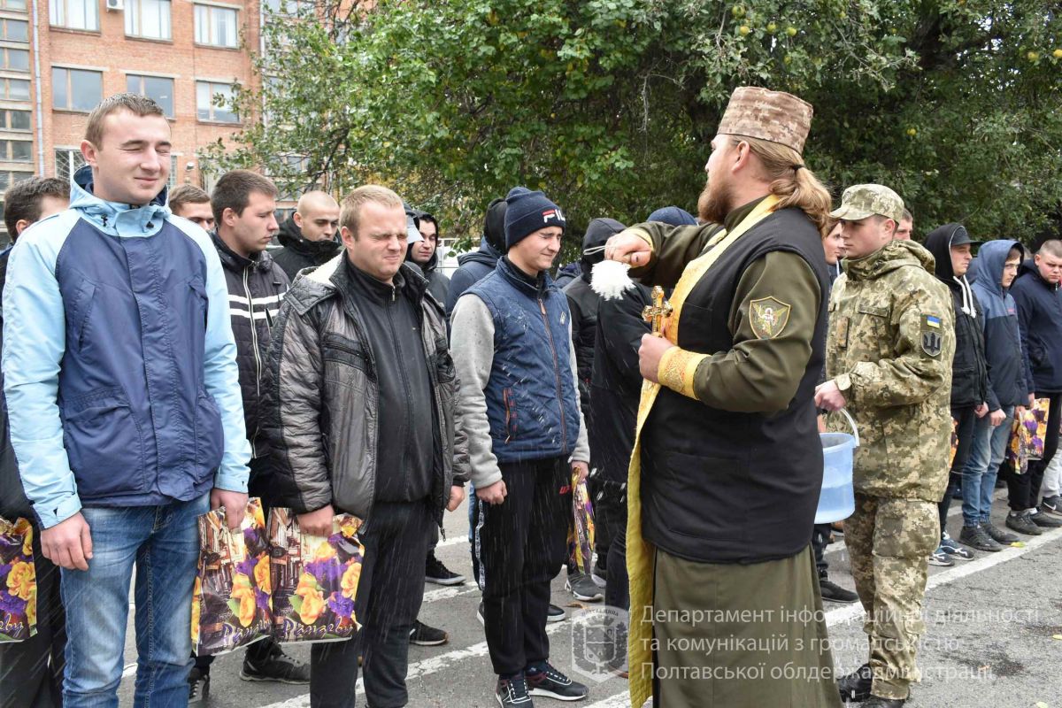 Першу групу новобранців осіннього призову з Полтавщини провели до армії Першу групу новобранців осіннього призову з Полтавщини провели до армії