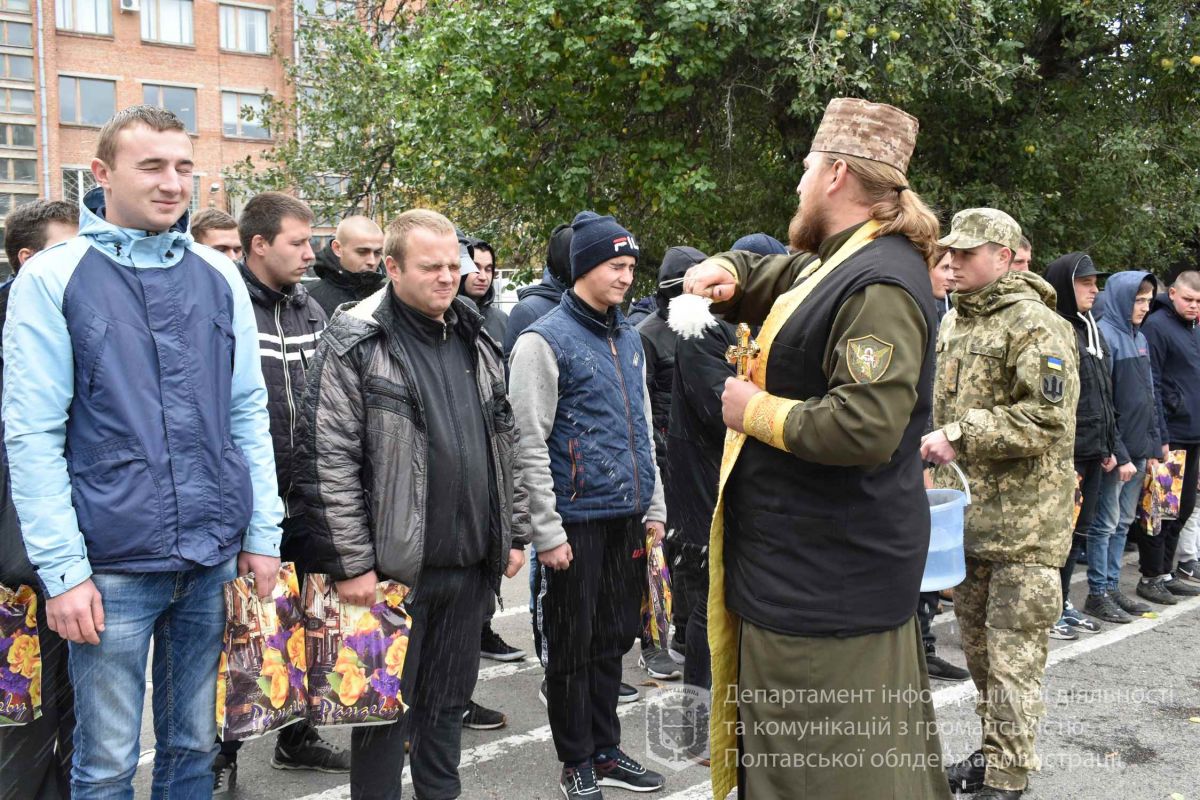 Першу групу новобранців осіннього призову з Полтавщини провели до армії