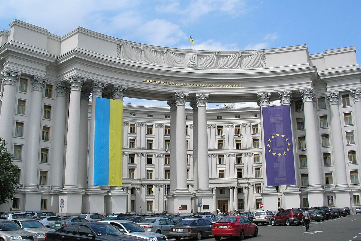 Володимир Зеленський більше не призначатиме на посади чиновників МЗС Володимир Зеленський більше не призначатиме на посади чиновників МЗС