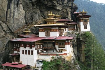 БУТАН - Країна, де немає бездомних, а медицина для всіх Безкоштовна БУТАН - Країна, де немає бездомних, а медицина для всіх Безкоштовна