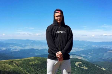 В Киеве жестоко избили известного музыкального продюсера  В Киеве жестоко избили известного музыкального продюсера