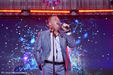 Мизрах Игорь - от шедевра к шедевру. Каждая песенная премьера вызывает у аудитории шквал эмоций и волну обожания. Мизрах Игорь - от шедевра к шедевру. Каждая песенная премьера вызывает у аудитории шквал эмоций и волну обожания.