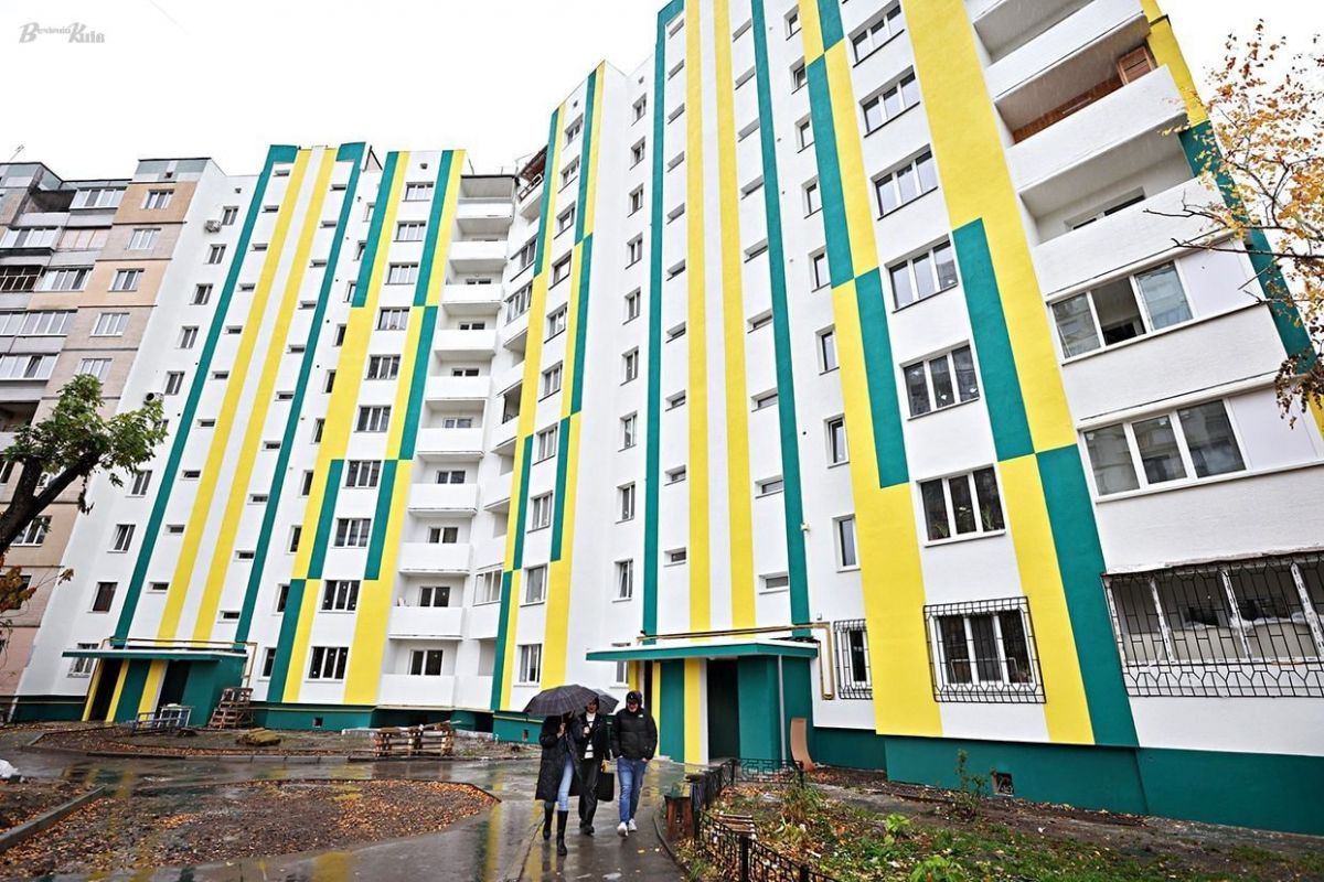 У Києві відновили ще одну зруйновану багатоповерхівку У Києві відновили ще одну зруйновану багатоповерхівку