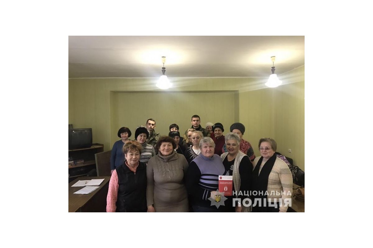 Поліцейські провели для сєвєродонецьких жінок навчальний семінар Поліцейські провели для сєвєродонецьких жінок навчальний семінар