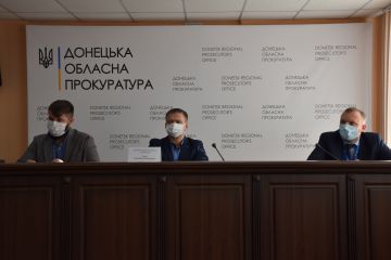 Прокурори Донеччини обговорили важливість дотримання прав людини під час збройного конфлікту на Донбасі Прокурори Донеччини обговорили важливість дотримання прав людини під час збройного конфлікту на Донбасі
