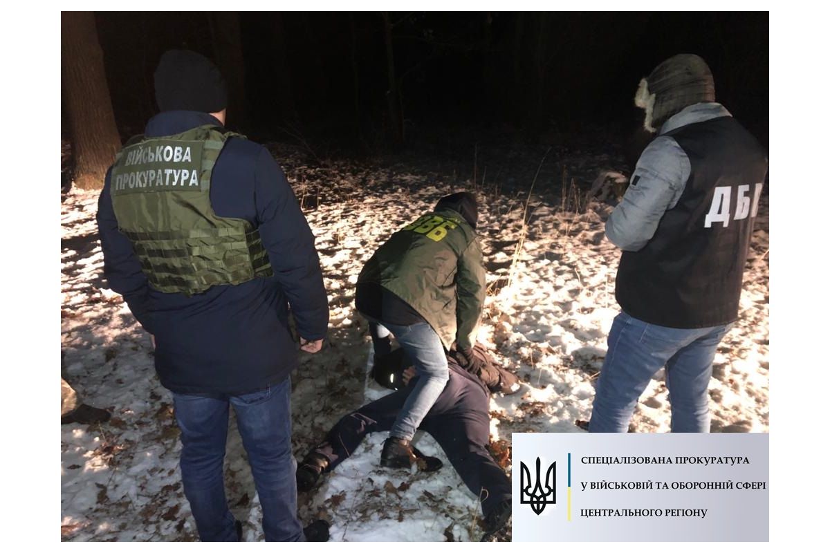 В міжнародний день боротьби з корупцією військовою прокуратурою викрито громадянина під час передачі неправомірної вигоди офіцеру Держприкордонслужби В міжнародний день боротьби з корупцією військовою прокуратурою викрито громадянина під час передачі неправомірної вигоди офіцеру Держприкордонслужби
