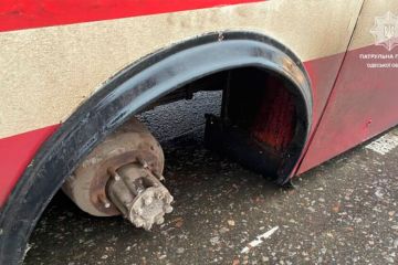 В Одесі маршрутка ледь не спричинила катастрофу В Одесі маршрутка ледь не спричинила катастрофу