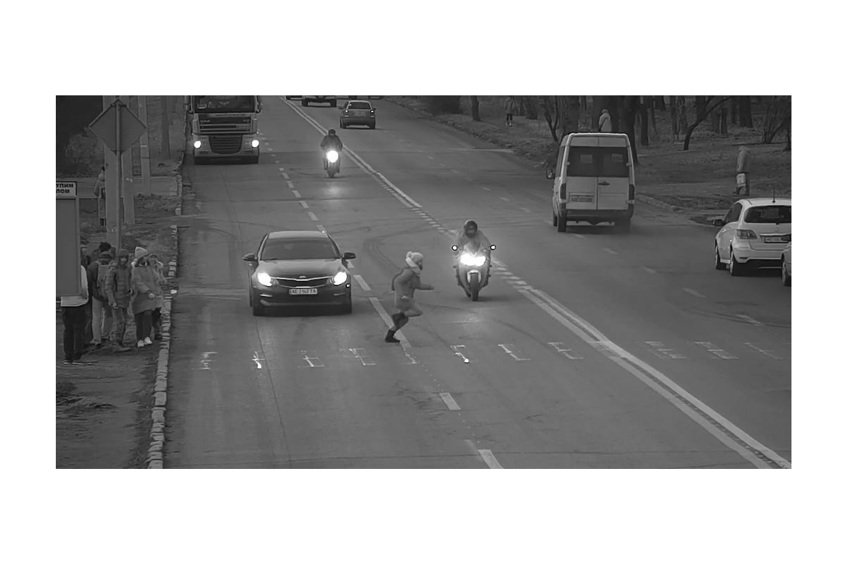 Мотоцикліст збив дівчинку Мотоцикліст збив дівчинку
