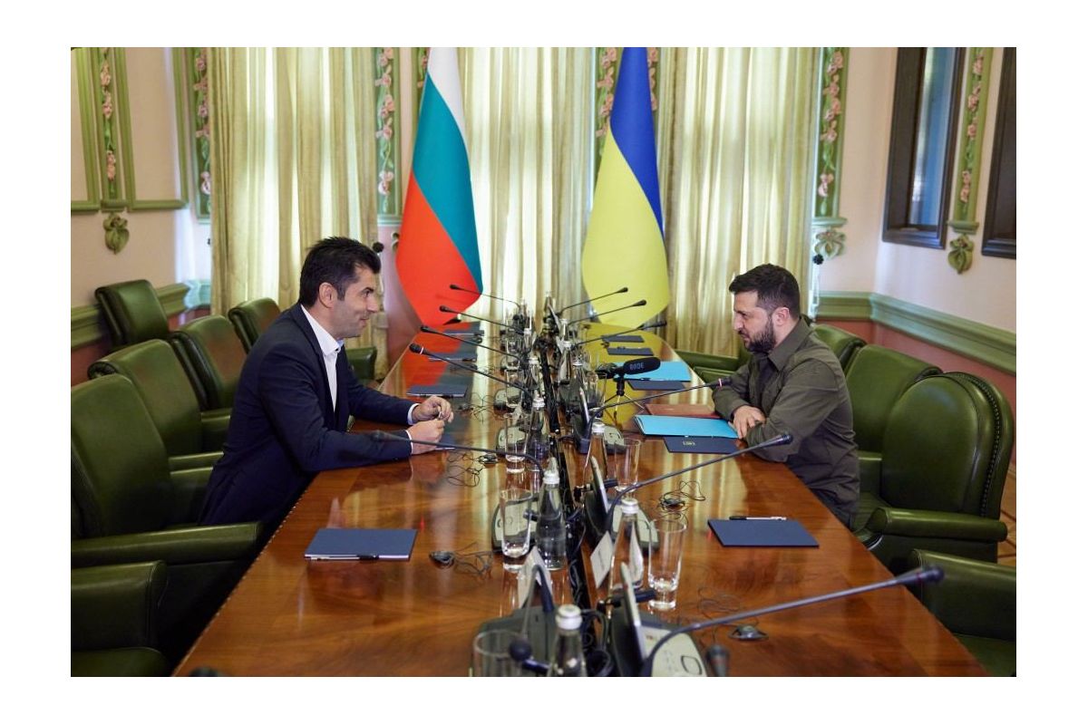 Болгарія вперше направить військову допомогу Україні, переважно легке озброєння і боєприпаси, — Reuters Болгарія вперше направить військову допомогу Україні, переважно легке озброєння і боєприпаси, — Reuters