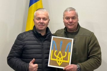 Діти віддячили військовим за всебічну допомогу. Генерал Наєв отримав подарунок Діти віддячили військовим за всебічну допомогу. Генерал Наєв отримав подарунок