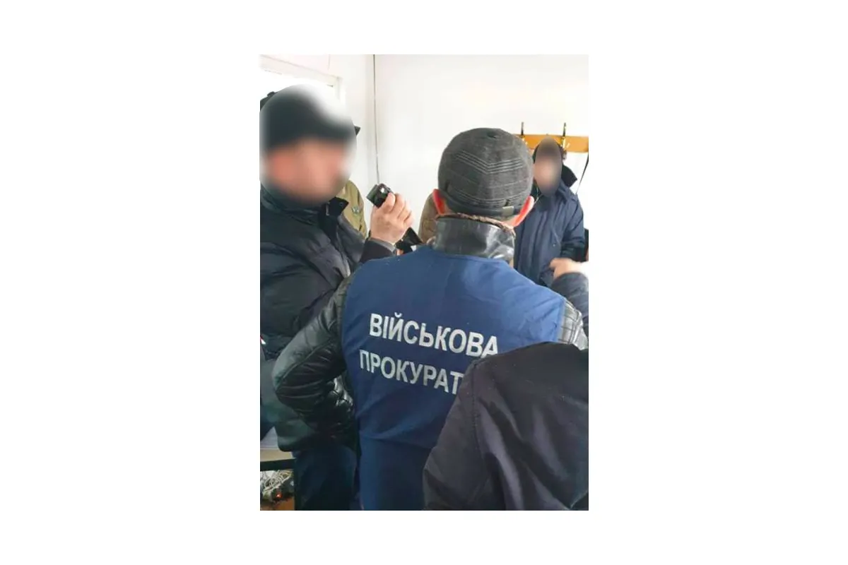 Військові прокурори викрили прикордонника на систематичних поборах
