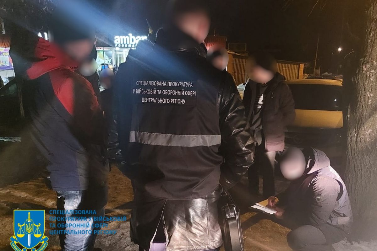 На Сумщині затримано прикордонника після продажу бойових припасів На Сумщині затримано прикордонника після продажу бойових припасів