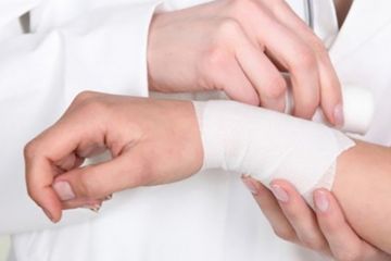 Лікарі та поліція не мають слів: 12-річна мешканка Дніпра намагалась порізати собі вени на очах в інших людей! Лікарі та поліція не мають слів: 12-річна мешканка Дніпра намагалась порізати собі вени на очах в інших людей!