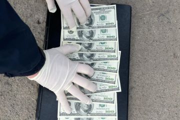 1200 дол. США за безперешкодне перевезення вантажів – викрито посадову особу Подільського прикордонного загону ДПСУ 1200 дол. США за безперешкодне перевезення вантажів – викрито посадову особу Подільського прикордонного загону ДПСУ