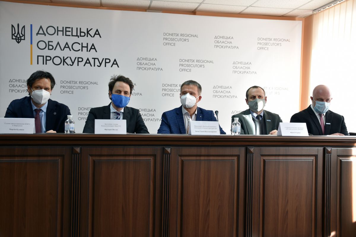 В обласній прокуратурі відбулась зустріч з представниками ЮНОПС та Консультативної місії ЄС в Україні В обласній прокуратурі відбулась зустріч з представниками ЮНОПС та Консультативної місії ЄС в Україні