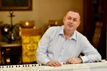 Игорь Мизрах устроил невероятный драйв на сцене во время концерта, посвященного 8 марта в «Карибиан Клаб». Игорь Мизрах устроил невероятный драйв на сцене во время концерта, посвященного 8 марта в «Карибиан Клаб».