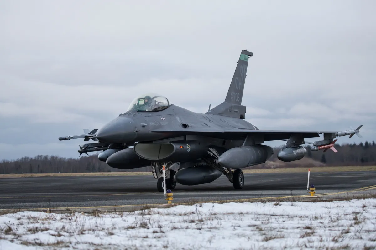 Перші винищувачі F-16 в Ураїні слід очікувати  в червні