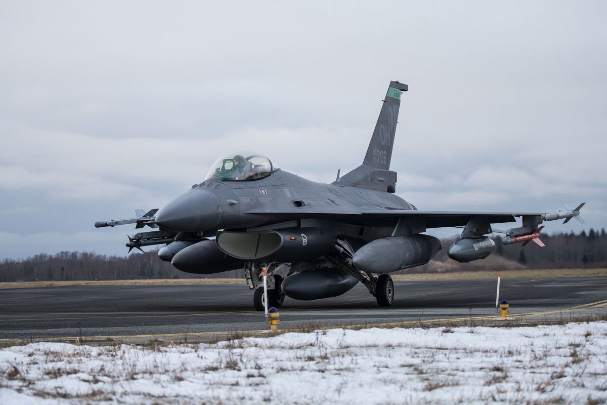Перші винищувачі F-16 в Ураїні слід очікувати в червні Перші винищувачі F-16 в Ураїні слід очікувати в червні