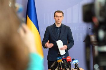 Українські медики, які поїхали до Італії, передаватимуть свій досвід через дистанційне навчання Українські медики, які поїхали до Італії, передаватимуть свій досвід через дистанційне навчання